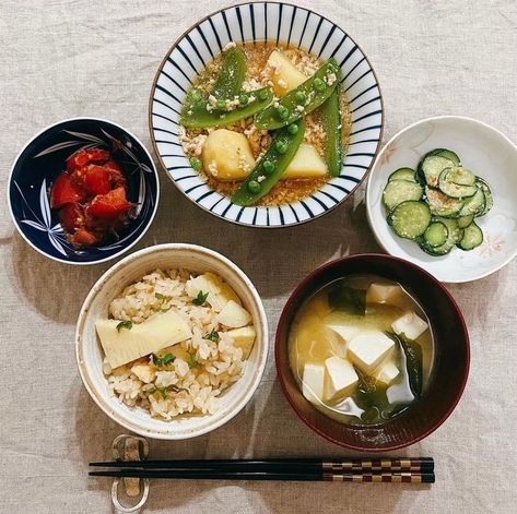 A Japanese Formula for Dinner: One Soup, Three Sides Rice Maker, Vegan Japanese, Japanese Dinner, Japanese Soup, Cup Of Jo, Vegetarian Sandwich, Food 52, One Pot Meals, Marshmallows