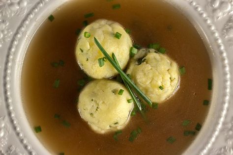 Semolina Dumpling Soup (Griessnockerlsuppe) | The Kitchen Maus German Dumplings, German Appetizers, Bavarian Recipes, Dumpling Soup, Vegetable Soup Healthy, Potato Dumplings, Austrian Recipes, Dumplings For Soup, European Food