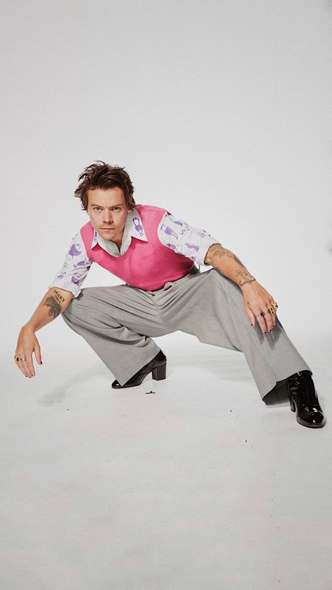 Harry Styles Snl, Harry Outfits, Harry Styles Photoshoot, Harry Styles Lockscreen, Harry Styles Outfit, Dog Breeds List, Harry Styles Aesthetic, Harry Styles Cute, Harry Styles Pictures