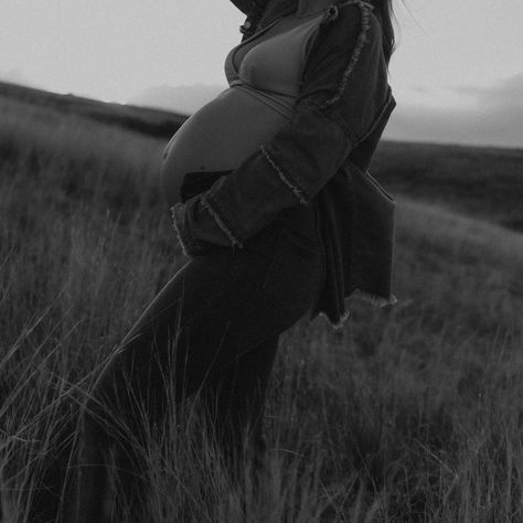 Black and white photos are becoming a staple in my galleries. You’ll always get a color copy too! Diving into some more family based sessions as the summer kicks off and it’s been a great time ❤️ I love full sessions vs minis for this reason. We can get so creative with a little bit more time! [maternity sessions, Colorado maternity photographer, Colorado photographer, Colorado family photographer, western maternity inspo, western maternity] Black And White Photos, White Photos, So Creative, Maternity Photographer, Maternity Session, A Color, Elopement Photographer, Family Photographer, Diving