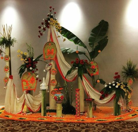 Bengali Mandap Decoration, Bengali Wedding Gate Decoration, Bengali Haldi Decoration, Bengali Decoration Ideas, Traditional Bengali Wedding Decor, Bengali Theme Decoration, Bengali Wedding Decor, Bengali Wedding Decoration, Bengali Decor