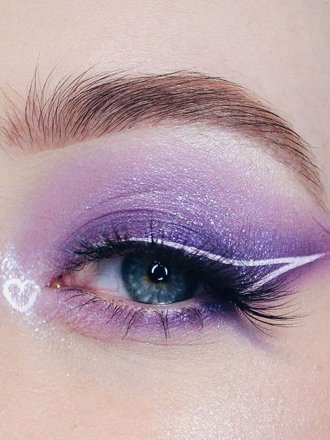 Photo edited by AirBrush App | makeup inspiration | Filter: Glossy | #photoeditor #filter #airbrush #retouch #airbrushfilter #holiday #makeup #trendy #party #purple 1960s Eye Makeup, Makeup Ideas Purple, Artistic Makeup Ideas, Purple Inspiration, Airbrush App, Purple Makeup, Holiday Makeup, Photo Edited, Purple And White