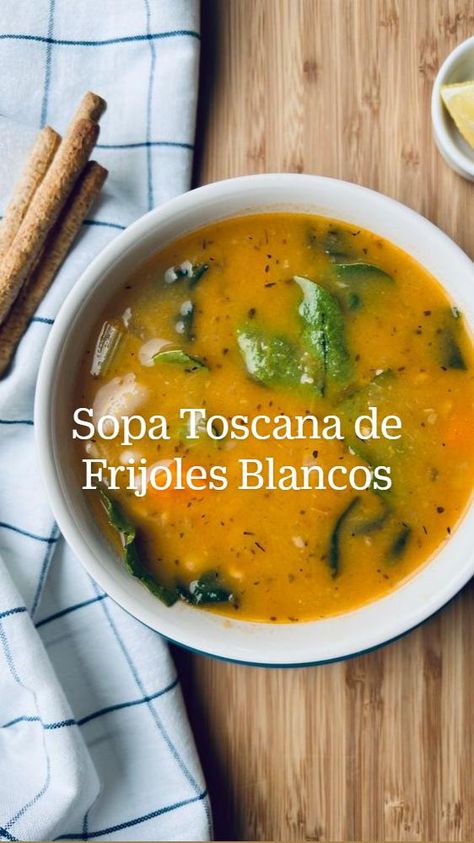 Esta sopa es una delicia, llena de proteínas y nutrientes y gracias a los frijoles blancos te deja sintiéndote satisfecho después de tomarla. Perfecta para el almuerzo o la cena. Vegetariana, vegana, sin gluten y está lista en 30 minutos.


 • Frijoles cannellini*,  escurridos y enjuagados
 • Cebolla amarilla finamente picada
 • Ajo picados
 • Aceite de oliva
 • 2 zanahorias grandes peladas y picadas
 • Apio cortado en cubitos
 • Vino blanco*
 • Espinacas
 • Caldo de verduras*
 • Pasta de tomate
 • Sal y pimienta
 • Condimento italiano
 • Hojas de laurel
 • Tomillo seco
 • Orégano seco Sopa Toscana, Sin Gluten, Toscana, Pasta