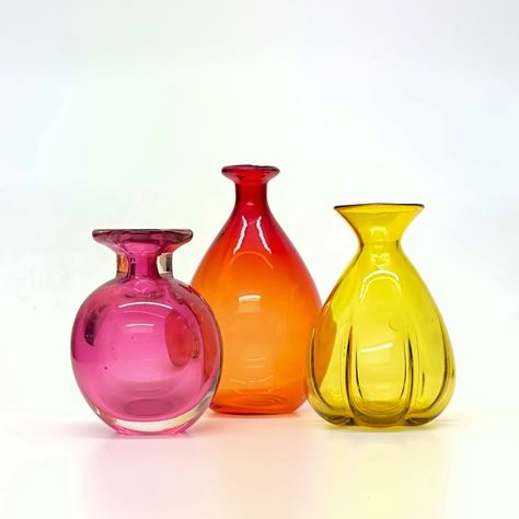 Err, here’s an idea: multicolored groups. Why the heck not? Though a single color group quite often makes sense, life isn’t always so matchy matchy. This mix of gorgeous glass vessels are saturated warm colors, but it’s mostly their shape that holds them together . . #coloredglass #colorfulglass #happycolors #glassvases #vintagevases #vintageglass #vintagecollections #groupycollections Colored Glass Vases, Dish Storage, Gorgeous Glass, Color Grouping, Art Glass Vase, Glass Vases, Ceramic Vases, Glass Vessel, Vintage Vases