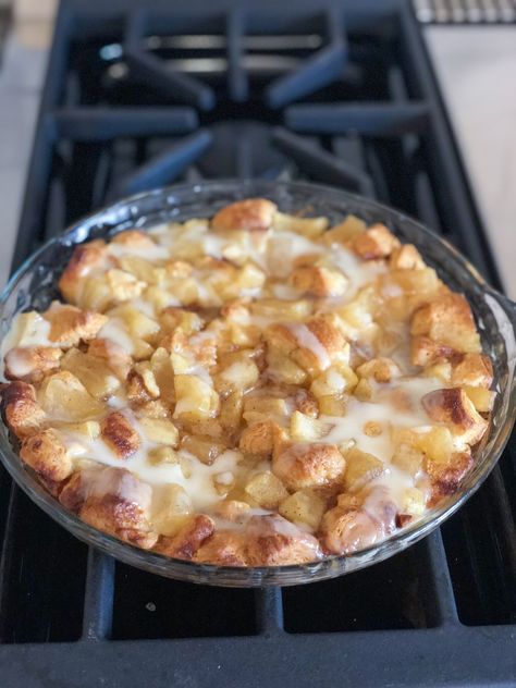 Rowan's Apple Cinnamon Bake — Fashion Blogger | Lady and Red Red Delicious Apple Recipes, Red Delicious Apples Recipes, Apple Cinnamon Roll Bake, Delicious Apple Recipes, Baking Apples, Baked Apple Dessert, Cinnamon Roll Bake, Red Delicious Apples, Apple Recipe