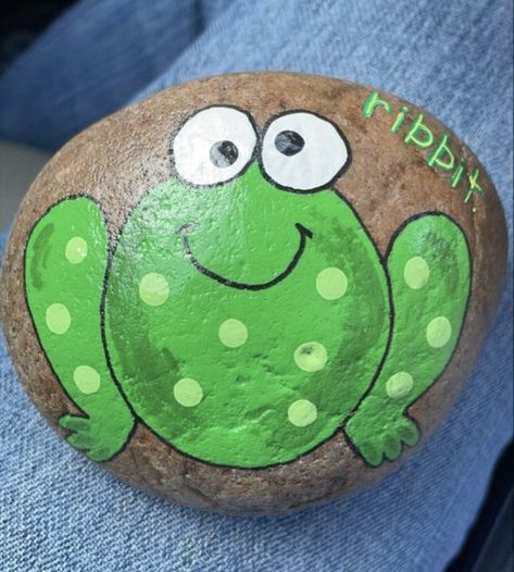 Frog Painted Rocks, Pebble Crafts, Frog Rock, Painted Garden Rocks, Painting Animals, Garden Fun, Happy Stones, Painted Rocks Kids, Rock Painting Patterns