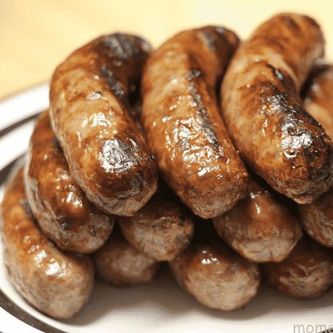 Crock pot brats in beer.This is delicious sausage recipe cooker in crock pot.Very easy to make. Crock Pot Brats, Brats In Beer, Grilled Brats, Bratwurst Recipes, Crock Pot Food, Oktoberfest Food, Coconut Dessert, Sausage Recipe, Brownie Desserts