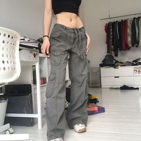 BrickBlack - Low Rise Plain Wide-Leg Cargo Jeans | YesStyle American Street Style, Y2k Cargo Pants, Grey Cargo Pants, Casual Cargo Pants, Streetwear Jeans, Vintage Trousers, Solid Color Pants, Grunge Streetwear, Denim Pants Women