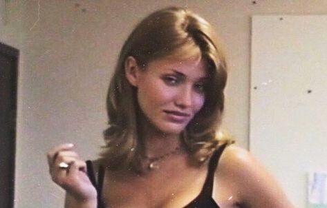 90s Supermodel Hair Short, Young Cameron Diaz, Cameron Diaz Short Hair, The Mask 1994, Cameron Diaz Hair, Supermodel Hair, 90s Haircuts, Dyed Hair Inspiration, 90s Hairstyles