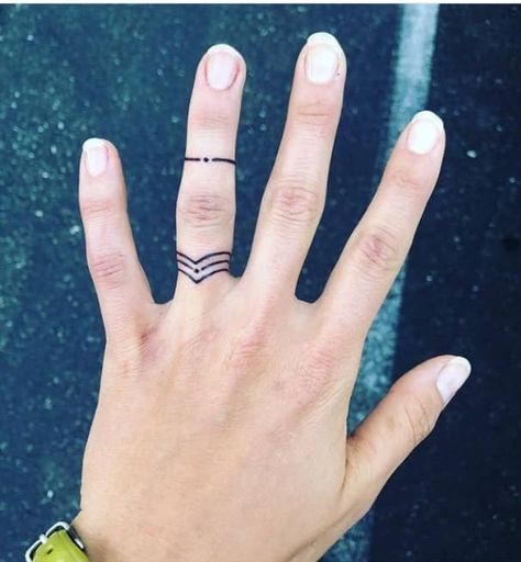 Woman Ring Finger Tattoo, Tattoo Rings Women, Finger Tattoos With Rings, Always Ring Tattoo, Henna Ring Tattoo, Simple Ring Finger Tattoo, Minimalist Ring Tattoo, Simple Ring Tattoos For Women, Flower Ring Tattoo Designs For Women