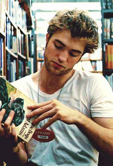 Man Reading, Robert Pattinson Twilight, Robert P, Robert Douglas, People Reading, Cedric Diggory, Cameron Boyce, Remember Me, Edward Cullen