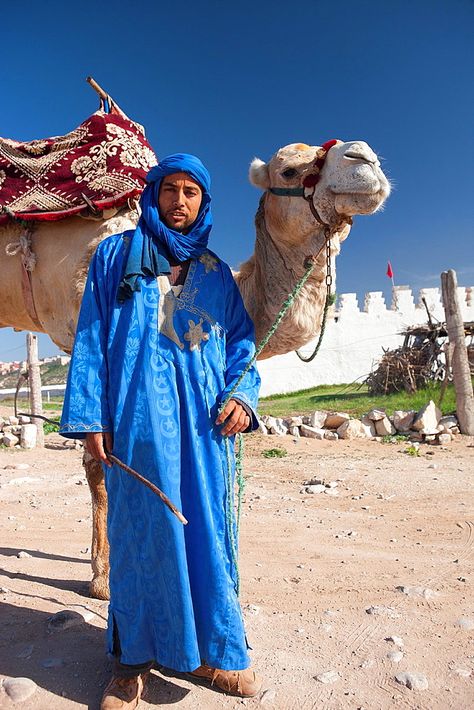 Morocco People, Desert Pics, Taghazout Morocco, Tuareg People, Moroccan Clothing, Ali Baba, Desert Fashion, Unique Faces, African People