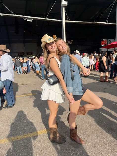 Calgary Stampede, Nashville North, Summer time Purse Poses, Stampede Calgary, Brown Cowgirl Boots Outfit, Outfit Ideas Cowgirl, Calgary Stampede Outfits, Stampede Outfit, Cheap Cowgirl Boots, Cowgirl Boots Black, Cowgirl Boots Brown