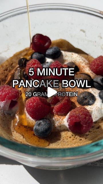 Eleat Sports Nutrition on Instagram: "5 MINUTE PANCAKE BOWL 🤩🥞  We are hopping on the viral pancake bowl trend, and loving how great of an option this is for busy athletes. 🙌🏽 Tag + share with someone who would love this!  INGREDIENTS 1/2 cup @kodiakcakes buttermilk pancake mix 1/2 cup water 1/2 medium banana 1/2 tsp baking powder 1/4 cup Greek yogurt Toppings: berries, ground cinnamon, pure maple syrup, and any other toppings you love like nuts or seeds  Mash banana in a glass bowl, then add the pancake mix, baking powder, water, and stir together. Pop in the microwave for 90 seconds, and top with Greek yogurt and any of the other toppings you’d like.🥞🥞🥞  #sportsnutrition #fuelyourbody #viralrecipes #breakfastideas #breakfastreels #breakfastrecipes #pancakebowl #highproteinbreakfas Microwave Pancake Bowl, Kodiak Pancake Bowl, Pancake Bowl Recipe, Microwave Pancakes, Pancake Bowl, Healthy Blueberry Pancakes, Kodiak Pancakes, Greek Yogurt Toppings, Buttermilk Pancake