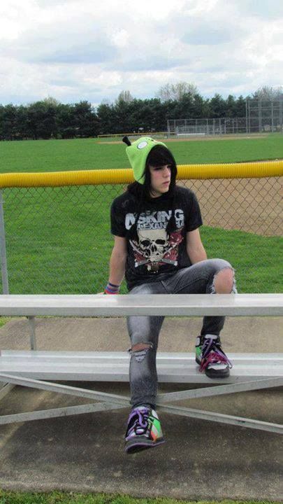 Emo Boy Fashion, Emo Fashion 2000s, Emo Fashion Boys, 2000 Emo, Emo Boy Outfits, Scene Emo Fashion, Emo 2000s, Emo People, Estilo Emo