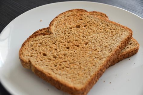 Multigrain vs Whole Wheat Bread: Are They Equally Healthy? Soft Crust Bread, How To Soften Bread, Crust Bread, Basic Bread Recipe, Bread Crust, Peasant Bread, Kale Caesar, Pillsbury Dough, Multigrain Bread