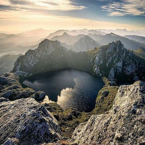 Mount Sirius Cradle Mountain Tasmania, Tasmania Road Trip, Tasmania Travel, Cradle Mountain, Halong Bay, Beautiful Places To Travel, Morning Light, Australia Travel, Tasmania