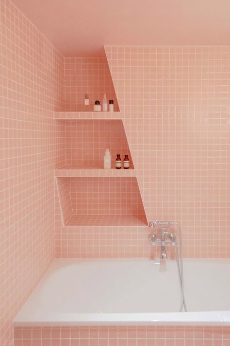 80s Bathroom, Pink Tile Bathroom, Monochromatic Bathroom, Pink Bathroom Tiles, Colourful Bathroom, Bathroom Decor Colors, Deco Bathroom, Vogue Living, Vintage Bathrooms