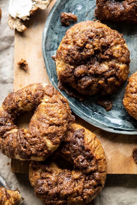 Homemade Cinnamon Crunch Bagels | halfbakedharvest.com #homemade #bagels #easyrecipes #brunch #breakfast Cinnamon Crunch Bagel, Half Baked Harvest Recipes, Cinnamon Crunch, Best Bagels, Homemade Bagels, Big Breakfast, Panera Bread, Harvest Recipes, Half Baked Harvest