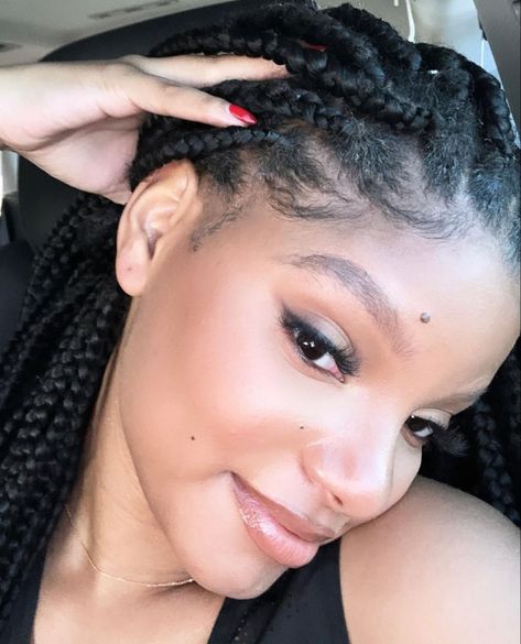 halle bailey Halle Bailey Side Profile, Halle Bailey Rares, Halle Bailey Selfie, Halle Bailey Pregnant, Halle Bailey Hair, Light Feminine, Anne Mcclain, Pretty Hurts, China Anne Mcclain