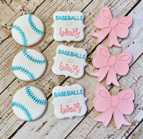 Cookies Gender Reveal, Baseballs Or Bows, Bow Cookies, Baby Announcing Ideas, Baseball Gender Reveal, Gender Reveal Baby Shower Themes, Auntie Life, Gender Reveal Cookies, Baby Gender Reveal Party Decorations