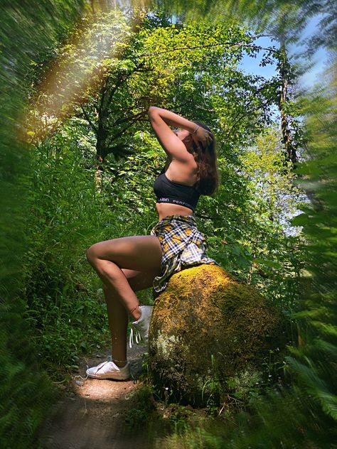 Trail Photoshoot Ideas, Outdoorsy Photo Shoot, Outdoor Selfie Ideas, Hiking Photoshoot Ideas, Trail Photoshoot, Hike Photoshoot, Hike Photos, Poses 2023, Hiking Photoshoot