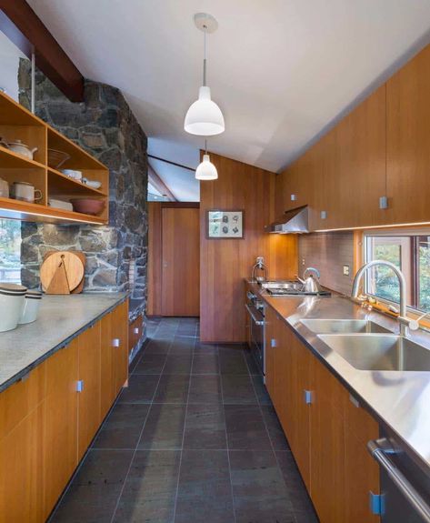 Mid-Century modern home in New England with a nature backdrop Galley Kitchens Ideas, Galley Kitchen Renovation, Galley Kitchen Remodel Ideas, Modern Mid Century Kitchen, Mid Century Kitchen Remodel, Small Galley Kitchen, Scandinavian House, Galley Kitchen Remodel, Galley Kitchens