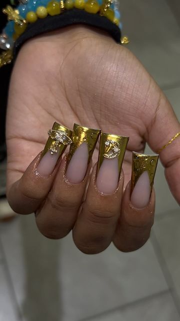 Duck Nails Gold, Gold Duck Nails Acrylic, Gold Nails With Charms, Gold Duck Nails, Chrome Duck Nails, Duck Tip Nails, Metallic Gold Nails, Cutest Nails, Gold French Tip