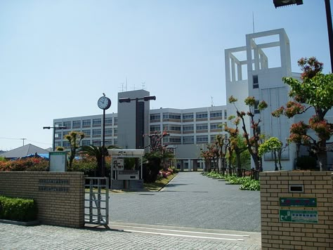 Korean College Building, Korean Highschool Exterior, Korean Highschool Buildings, Korean School Exterior, Korean High School Building, Japan School Building, Korean School Building, Big School Building, Highschool Layout