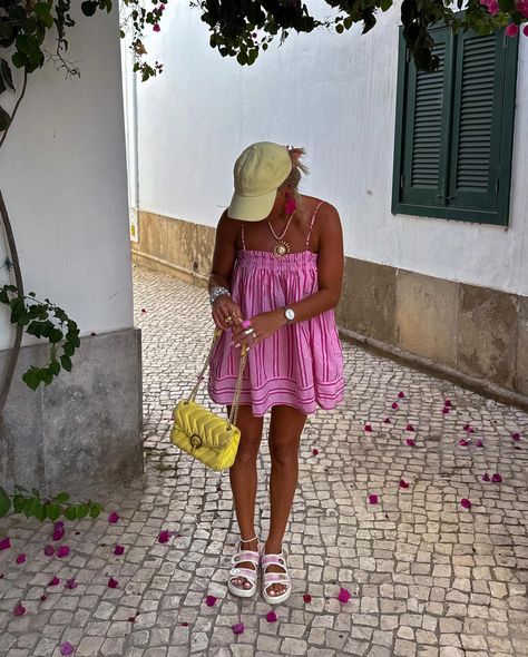 🌸🍋💕🌼🍦 summer vibes, yellow and pink, une note sur 10 ? 🌺 Outfit summeroutfit look ootd Inspo springlook spring springsummer algarve Lisboa springinspo pinkoutfit holidaysoutfit summerinspo lemoninspo aesthetic Thailand Outfits, European Outfits, Florida Outfits, Girly Fits, Holiday Aesthetic, Summer Holiday Outfits, Spring Break Outfit, Vacay Outfits, Pastel Outfit