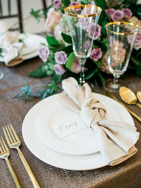 Elegant Rustic Winter Wedding – Tablescape - knotted napkin on wedding table - simple elegant table setting with gold cups and cutlery Knotted Napkin, Wedding Napkin Folding, Wedding Table Placement, Cheap Wedding Table Centerpieces, Rustic Wedding Details, Winter Wedding Table, Canada Wedding, Rustic Winter Wedding, Wedding Tablecloths