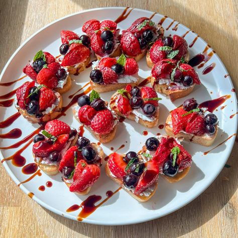 Roasted Berry and Goat Cheese Crostini - Snacking Emily Roasted Cherries, Cheese Crostini, Goat Cheese Crostini, Strawberry Bread, Crostini Recipes, Peanut Butter Oreo, Berry Muffins, Roasted Cherry, Oreo Truffles