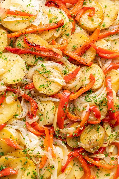 Buttery Grilled Yukon Gold Potatoes In Foil - Life is but a Dish Yukon Gold Potato Recipe, Gold Potato Recipes, Yukon Gold Potato, Potato Packets, Potatoes And Veggies, Grilled Broccolini, Turkey Pasta, Steak Kabobs, Pizza Salad