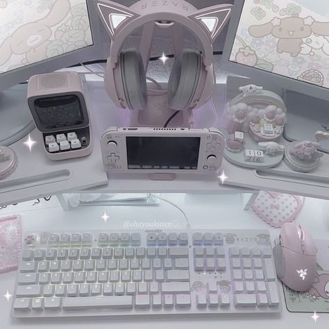 White Gamer Setup, Gaming Room Setup Girl, Coquette Gaming Setup, Cool Pc Setups, Pink And White Gaming Setup, Set Up Gamer Girl, White Pc Setup, White Gaming Setup, Gamer Girl Room