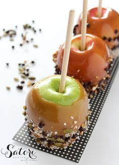 Halloween Caramel Apples - No corn syrup or margarine | Satori Design for Living #HalloweenFood Halloween Caramel Apples, Caramel Apples Halloween, Caramel Apples Homemade, Apple Recipe, Halloween Memes, Pumpkin Pecan, Homemade Caramel, Fun Treats, Caramel Apple