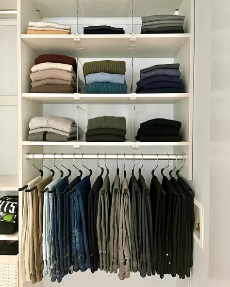 27 Ways to Organize Your Small Closet for Maximum Storage Best Way To Organize Small Closet, Sweater Storage Ideas Tiny Closet, Home Walk In Closet, Organize A Small Closet, Small Closet Organization Ideas, Small Closet Design, Small Closet Storage, Closet Organisation, How To Organize Your Closet