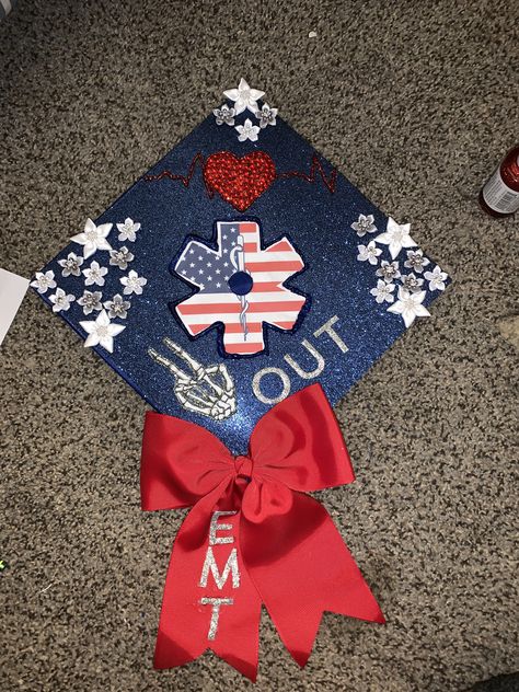 Ems Graduation Cap, Emt Photoshoot Ideas, Emt Graduation Caps, Gcu Graduation, Paramedic Graduation, Emt Graduation, High School Graduation Cap Designs, Emt Life, Paramedic School