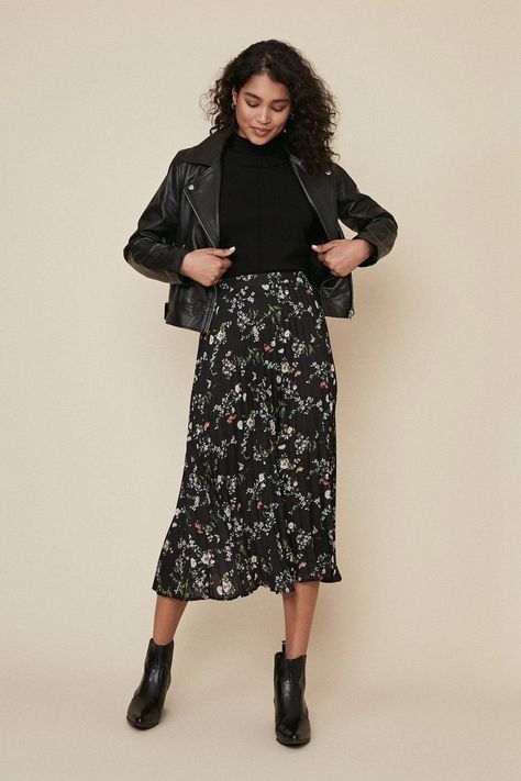 Chunky Boots Midi Skirt, Black Boots With Skirt Outfit, Navy Floral Skirt Outfit, Floral Winter Outfit, Black Flower Skirt Outfit, Skirt Wedding Outfit Guest, Autumn Fashion 2024, Casual Winter Work Outfits For Women, Black Floral Skirt Outfit