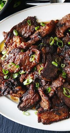 Basic bulgogi recipe: You will be using this marinade on EVERYTHING. Korean Beef Recipes, Bulgogi Recipe, Skillet Dinner Recipes, Crockpot Recipes Beef Stew, Mapo Tofu, Bulgogi Beef, Chicken Healthy, Clean Eating Breakfast Recipes, Beef Recipe