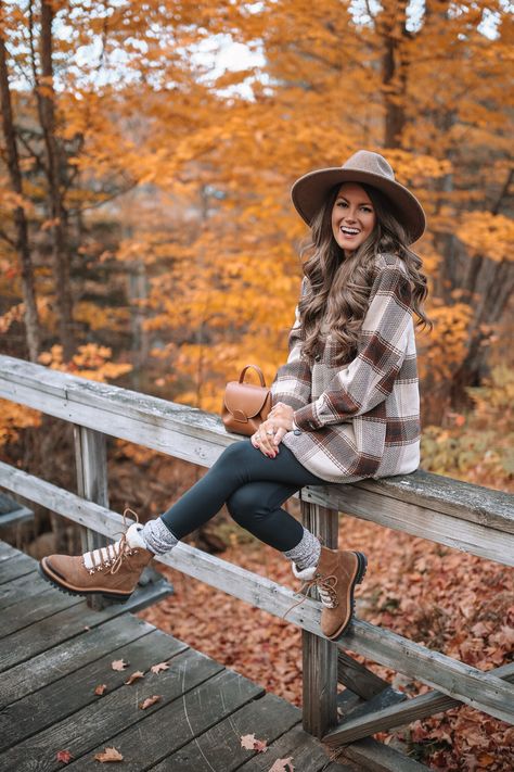 This boots are cute enought to wear into town and sturdy enough for a hike! 10/10 Christmas Play Outfit Women, Wander Outfit, Portret Feminin, Southern Curls And Pearls, Fall Pics, 2023 Outfits, Hiking Outfit Fall, Hiking Outfit Women, Hiking Outfit Winter