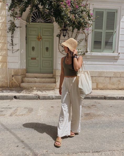 Beige Linen Pants Outfit, Europe Outfits Summer, Wide Leg White Linen Pants, Linen Summer Outfits, Beige Linen Pants, Outfit Ideas 2024, Linen Pants Outfit, European Summer Outfits, Europe Outfits