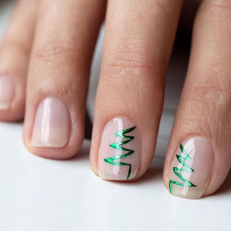 Christmas Tree Nails, Chic Nail Art, Tree Nails, London Nails, Cute Christmas Nails, Classic Nails, New Year's Nails, Xmas Nails, Minimalist Nails