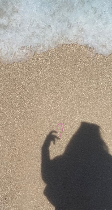 #beachphotoideas #beachpose #heart #sand Heart Sand Photo Trend, Heart In Sand, Poses Summer, Beach Poses, Summer Photos, Story Ideas, Beach Photos, Insta Story