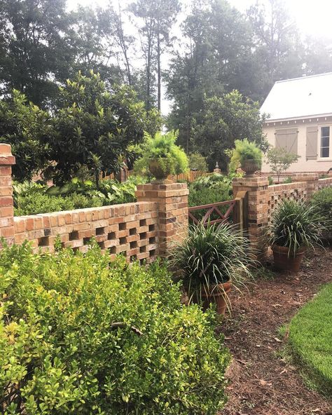 1,381 Likes, 34 Comments - James Farmer (@jamestfarmer) on Instagram: “Loving my side yard view into the back garden. As with Interior Design, Garden Design is a series…” Interior Design Garden, Fence Around Pool, James Farmer, Brick Pillars, Front Fence, Brick Fence, Front Yard Garden Design, Art Deco Home, Garden Yard Ideas