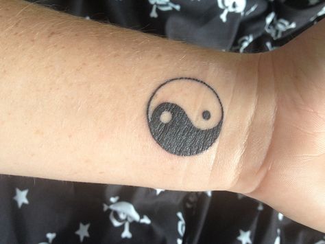 Yin yang tattoo on wrist Yin Yang Wrist Tattoo, Physical Goals, Wrist Band Tattoo, Yin Yang Tattoo, Tato Tradisional, Tattoo On Wrist, Yang Tattoo, Cool Wrist Tattoos, Yin Yang Tattoos