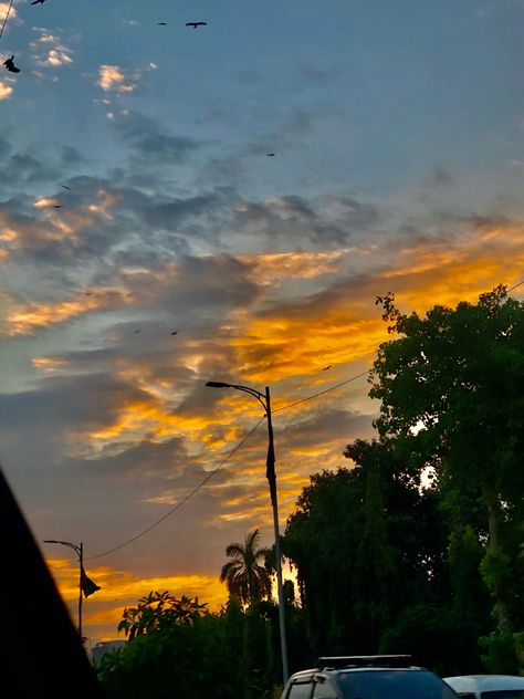 Yellow Aesthetic Sky, Golden Sky Aesthetic, Yellow Sunset Aesthetic, Yellow Sky Aesthetic, Sunset Yellow, Yellow Sky, Sky Pictures, Yellow Aesthetic, Sky Aesthetic