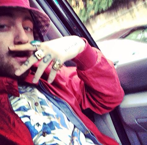 Mac Miller Pfp, Mac Miller Instagram, Blackbear Singer, Mac Collection, Yo Momma, Mac Miller, Fav Celebs, Mac And Cheese, Cutie Patootie