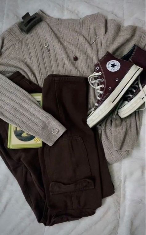 Outfit Inspo With Brown Pants, Outfit Ideas With Brown Converse, Brown Cargos Fits, Outfits With Brown Sweaters, Outfits With Brown Converse High Tops, Styling Brown Converse, How To Style Brown Cargos, Brown Cargos Outfits, Outfits With Brown Cargo Pants