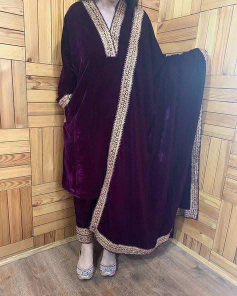 Velvet Pakistani Dress, Suits For Women Indian, Velvet Kurta, Islamic Fashion Dresses, Simple Dress Casual, Velvet Dress Designs, Latest Bridal Dresses, Fancy Sarees Party Wear, Casual Indian Fashion