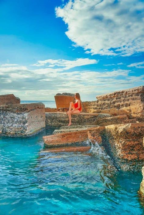 30 Prettiest Florida Photo Spots For Instagram + How To Find Them - Florida Trippers Honeymoon Island, Instagram Places, Places In Florida, Hollywood Florida, Florida Photography, Girl In Red, Clearwater Florida, St Augustine Florida, Red Swimsuit